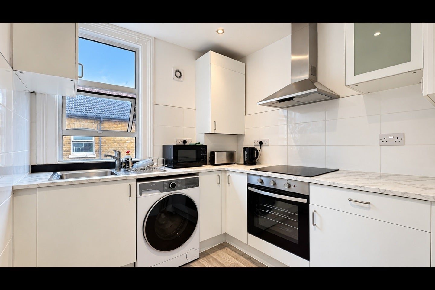Flat Mortimer Road in Greater London