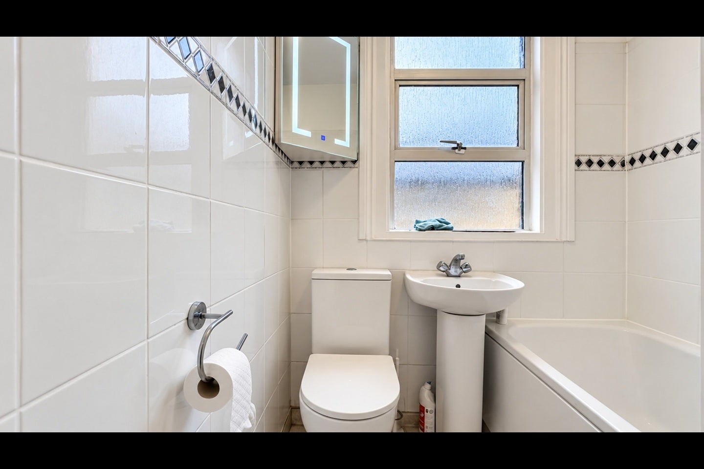 Flat Mortimer Road in Greater London