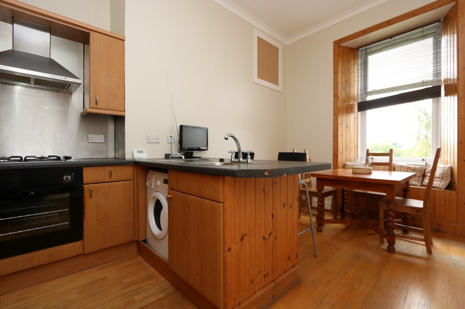 Flat Novar Drive in Glasgow