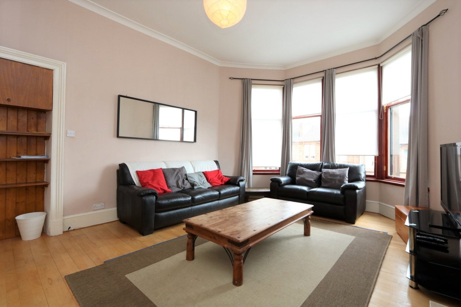 Flat Novar Drive in Glasgow