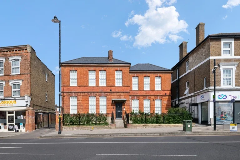 House Uxbridge Road in Greater London