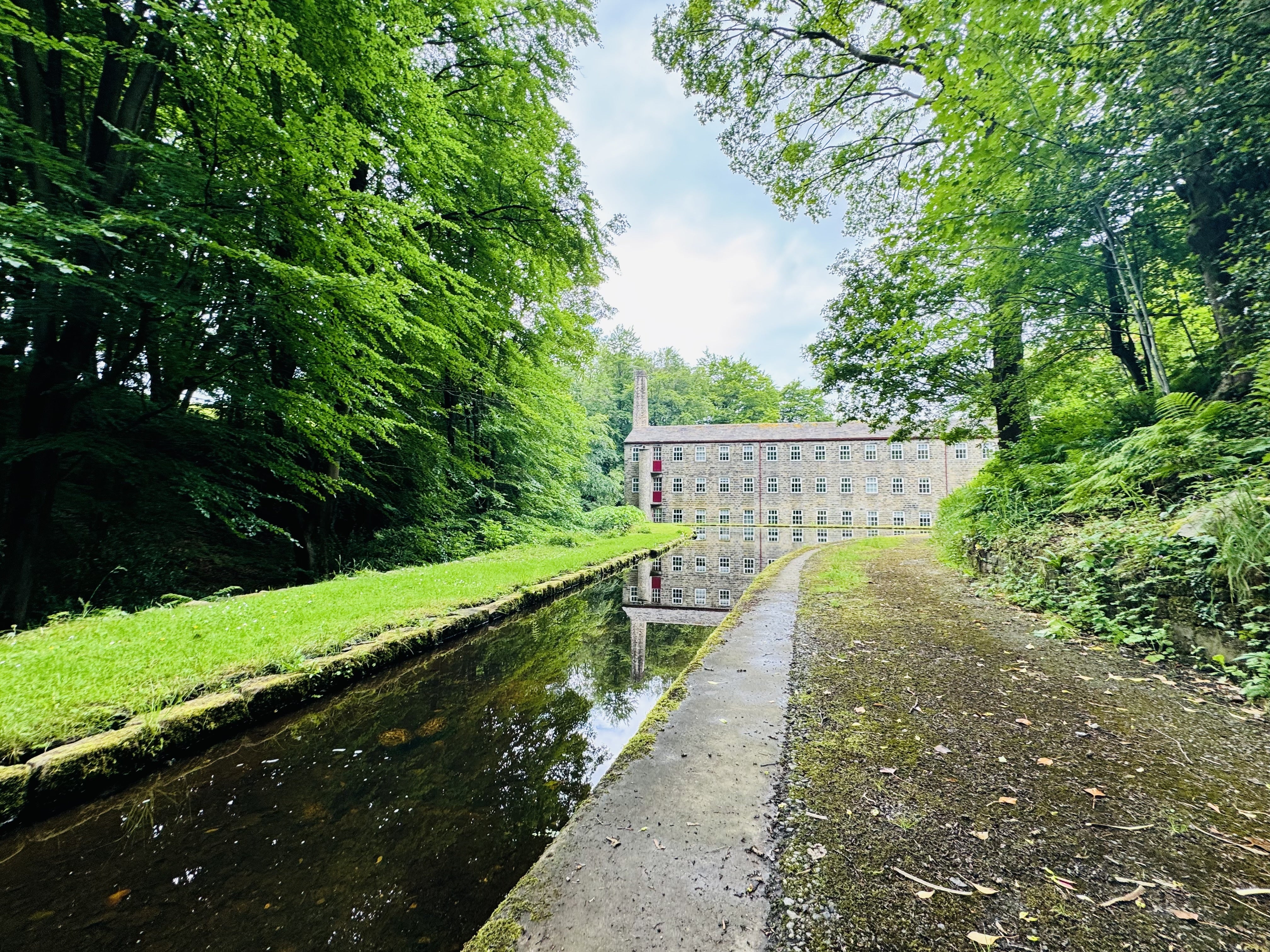 Flat Hallas Bridge in Bradford