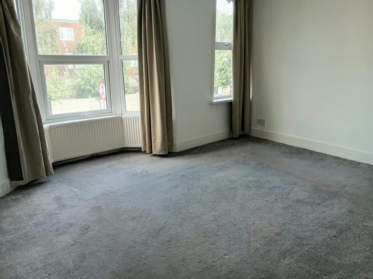 Flat Roslyn Road in Greater London