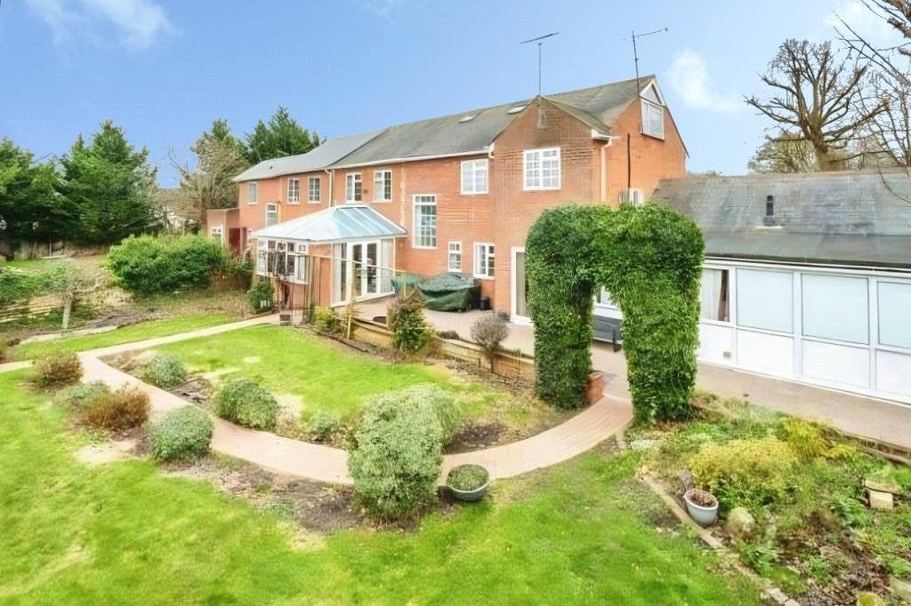 House Bracknell Road in Winkfield Street