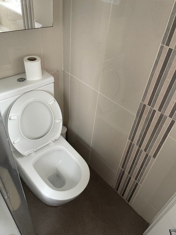 Room Cobham Close in Greater London
