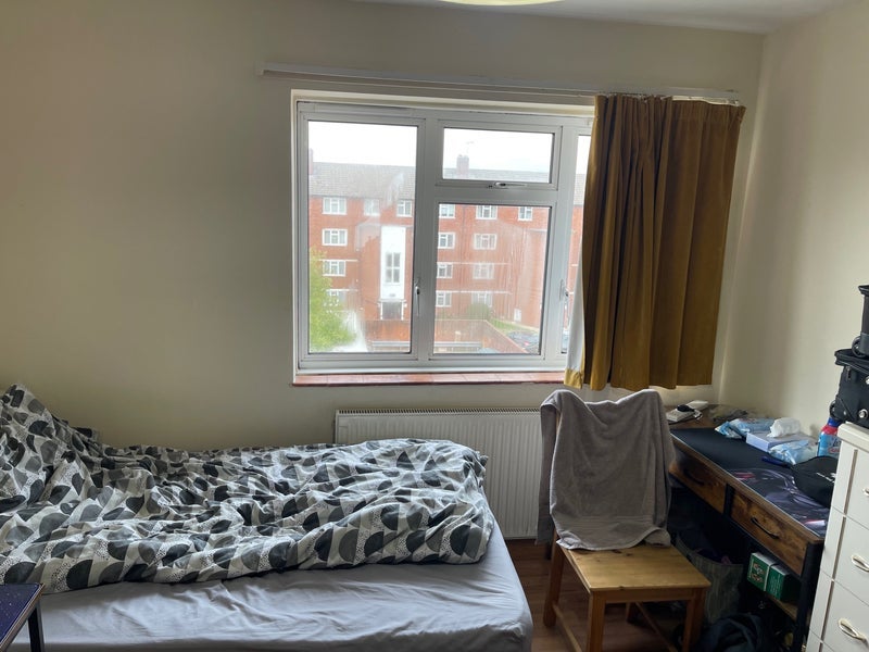 Room Cobham Close in Greater London
