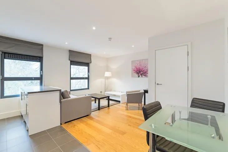 Flat Prince's Gardens in City of Westminster