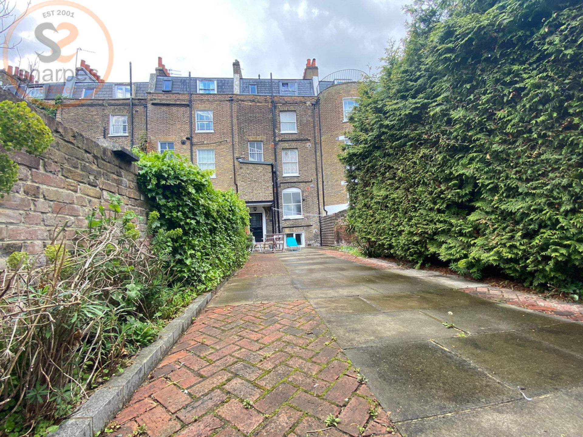 Flat Brixton Road in Greater London