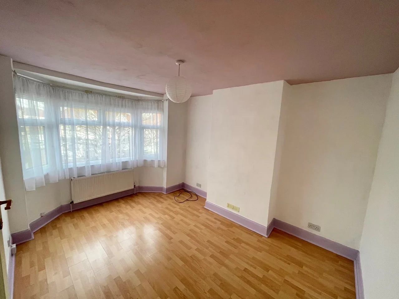 Flat Reeves Avenue in Greater London