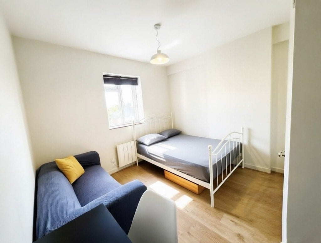 Flat Goldhawk Road in Greater London