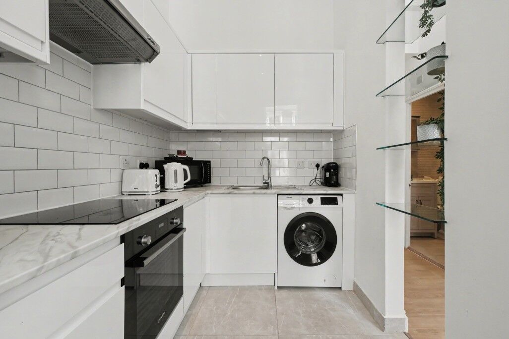 Flat Clifton Road in City of Westminster
