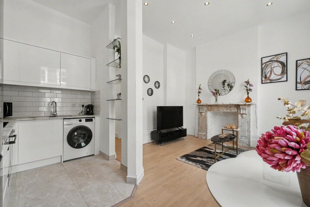 Flat Clifton Road in City of Westminster