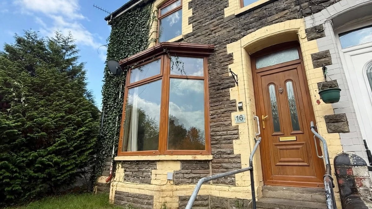 House Eirw Road in Cymmer
