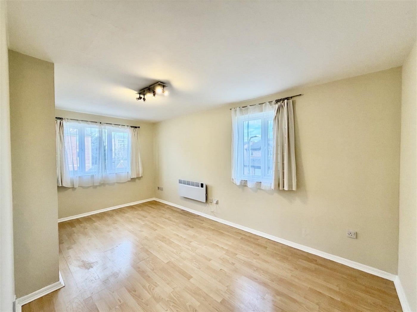 Flat Burket Close in Greater London