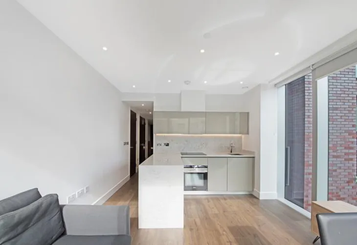 Flat Bridle Mews in Greater London
