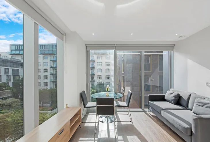 Flat Bridle Mews in Greater London