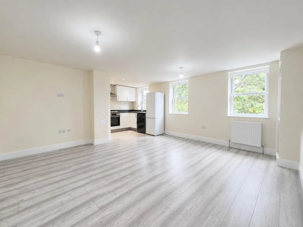 Flat Crouch Hill in Greater London