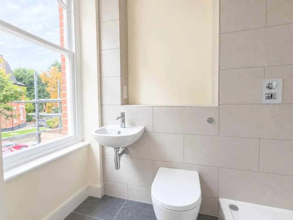 Flat Crouch Hill in Greater London