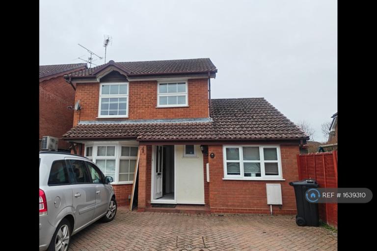 House Stonea Close in Reading