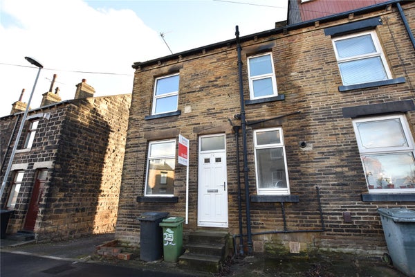 Flat Gillroyd Parade in Leeds