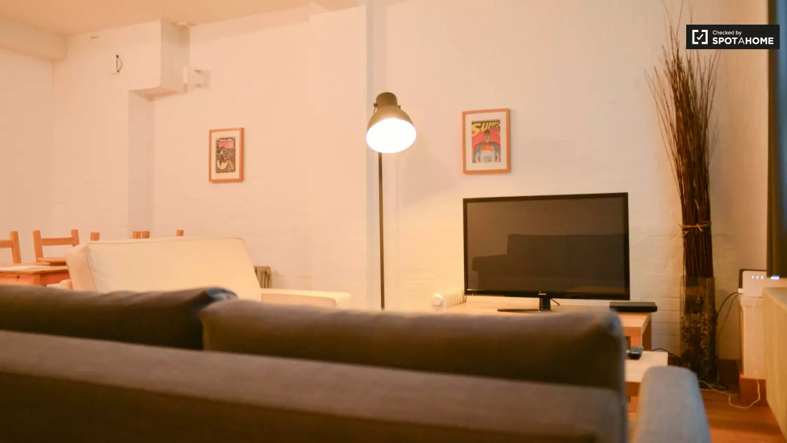 Flat Coronet Street in Greater London