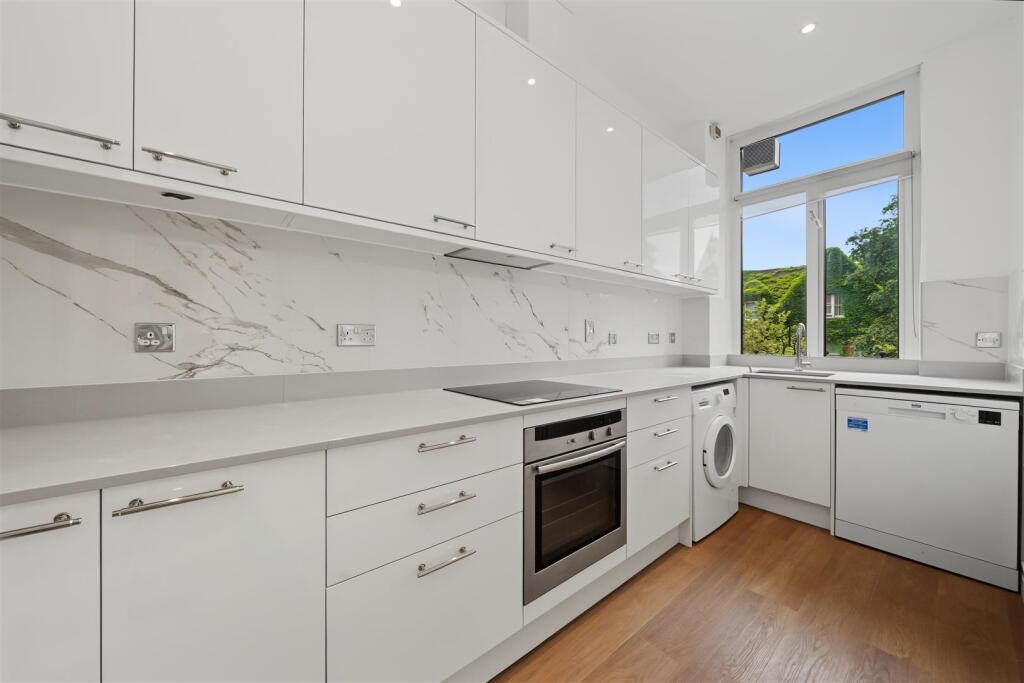 Flat Fitzjohn's Avenue in Greater London