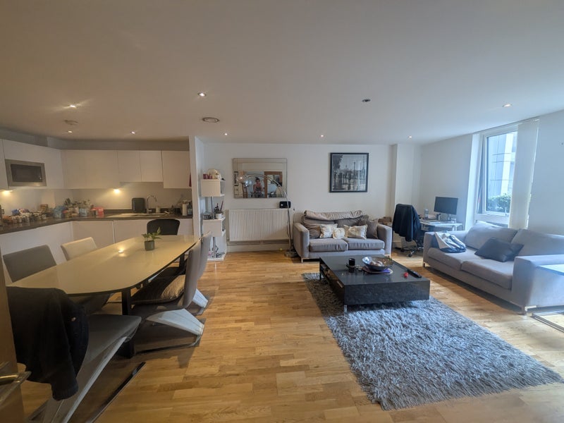 Room Dowells Street in Greater London