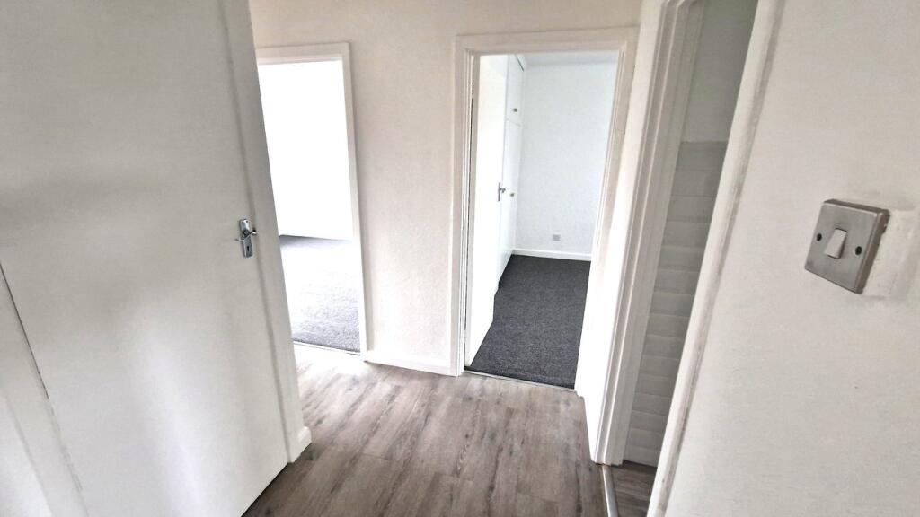 Flat Pynnacles Close in Greater London