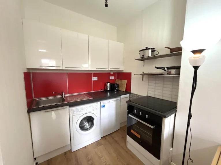Flat Stewart Terrace in City of Edinburgh