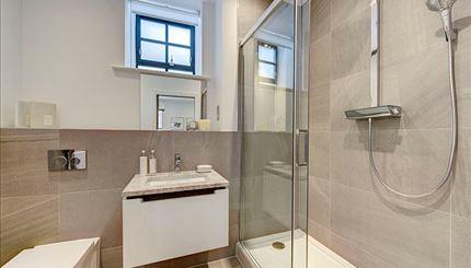 Flat Rainville Road in Greater London