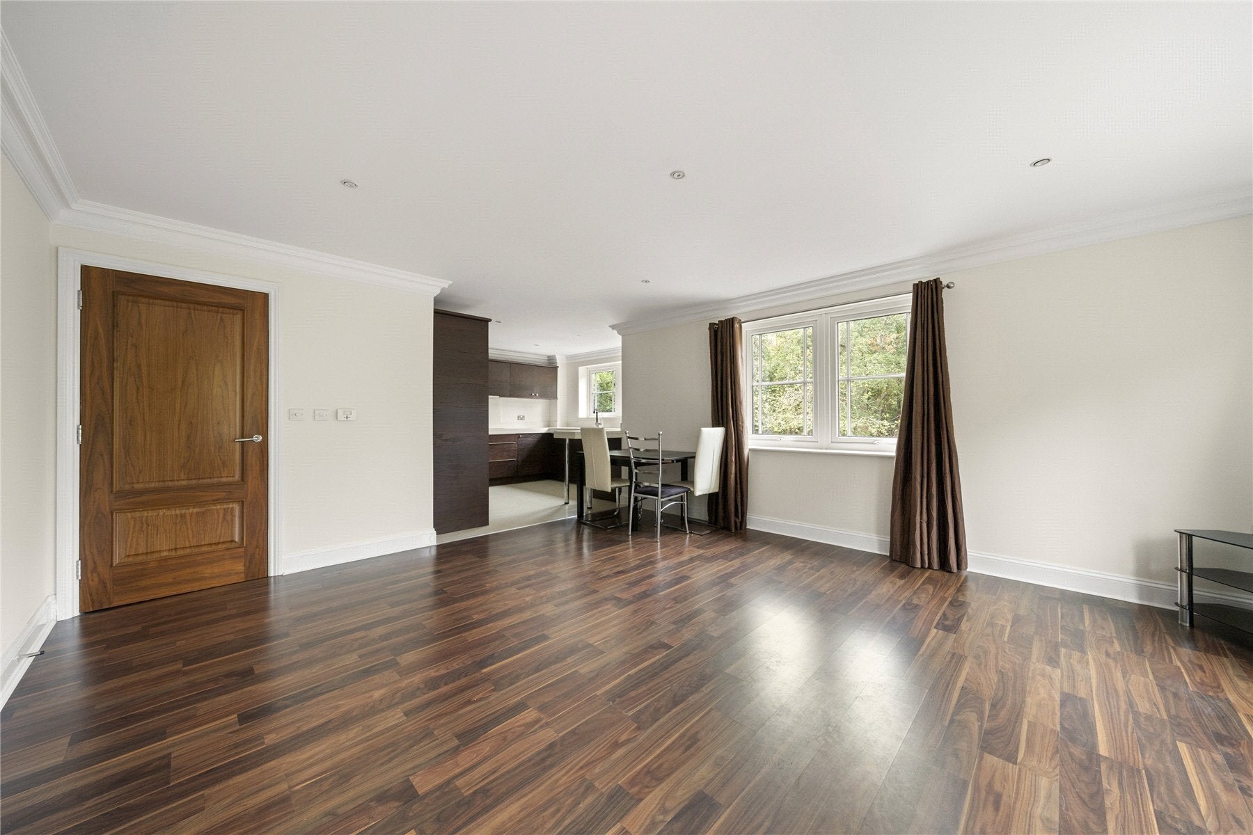 Flat Cobham Bypass in Elmbridge