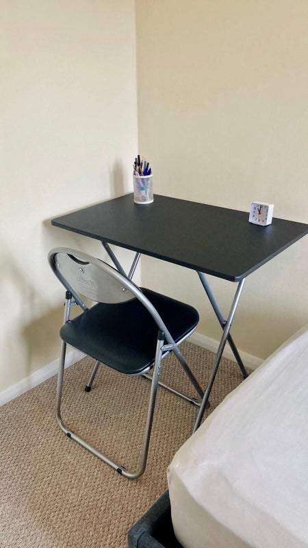 Room Mendip Close in Slough