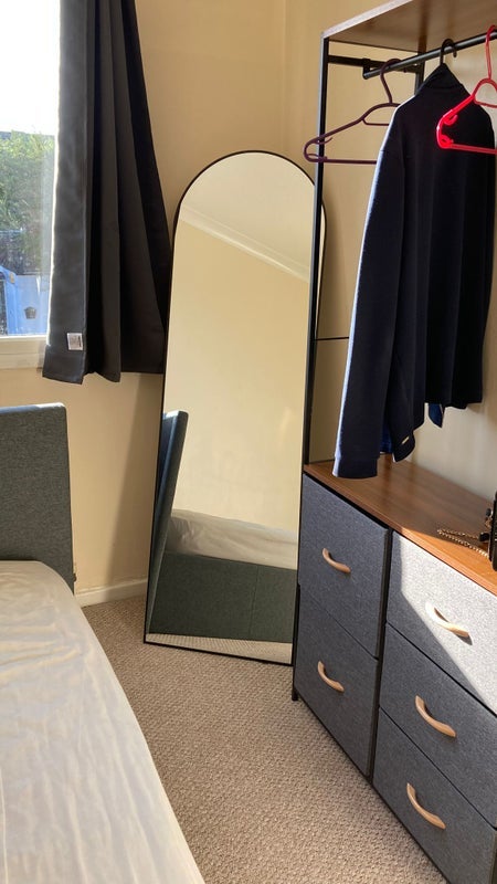 Room Mendip Close in Slough