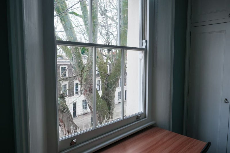 Room Rosebery Avenue in Greater London
