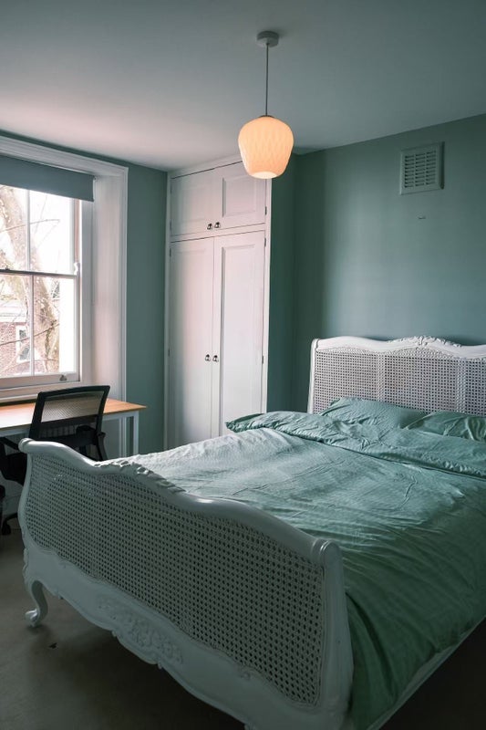 Room Rosebery Avenue in Greater London