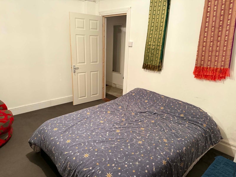 Room Cedar Road in Greater London