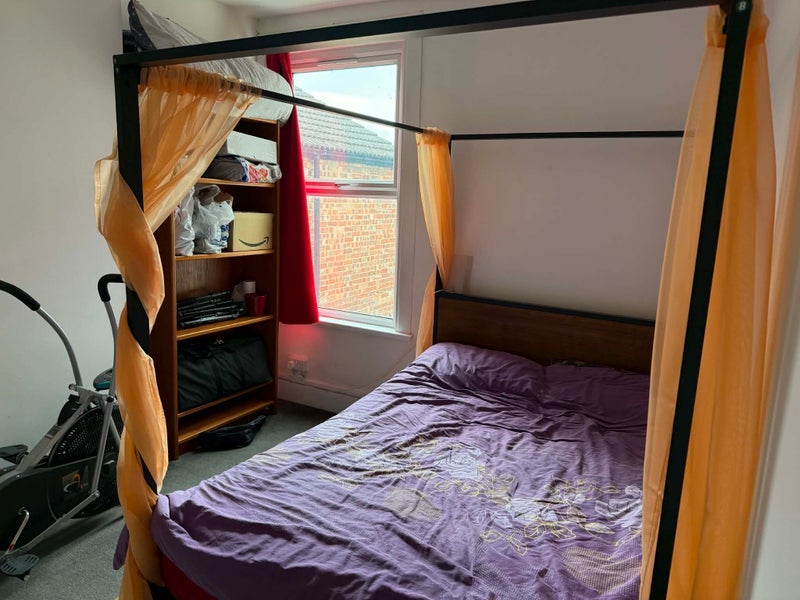 Room Cedar Road in Greater London