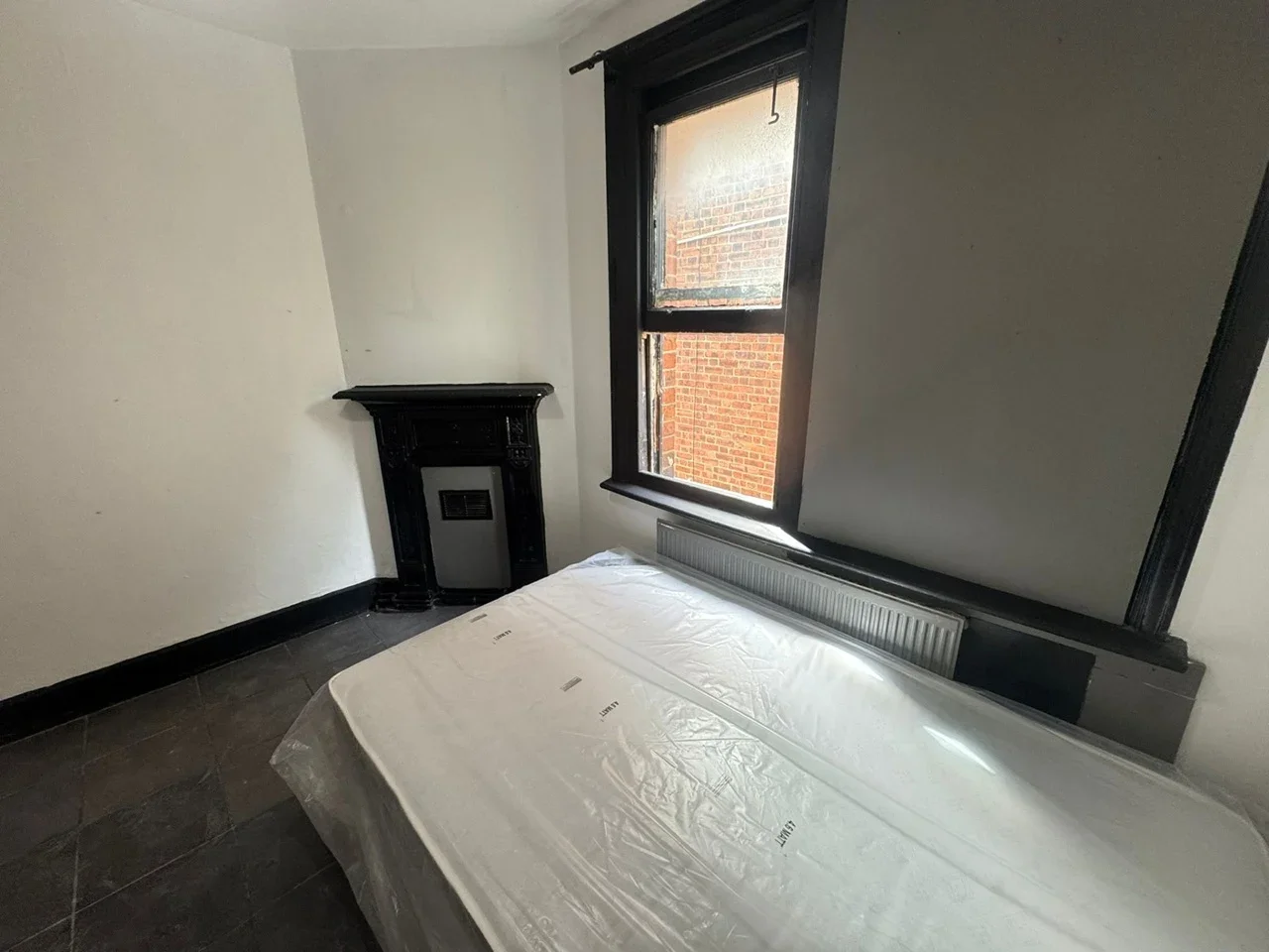 Room High Road in Greater London