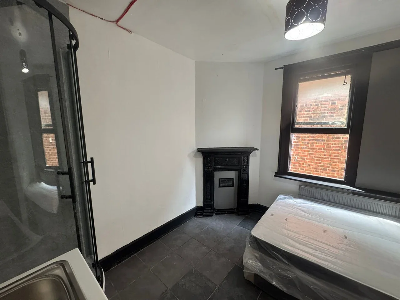 Room High Road in Greater London