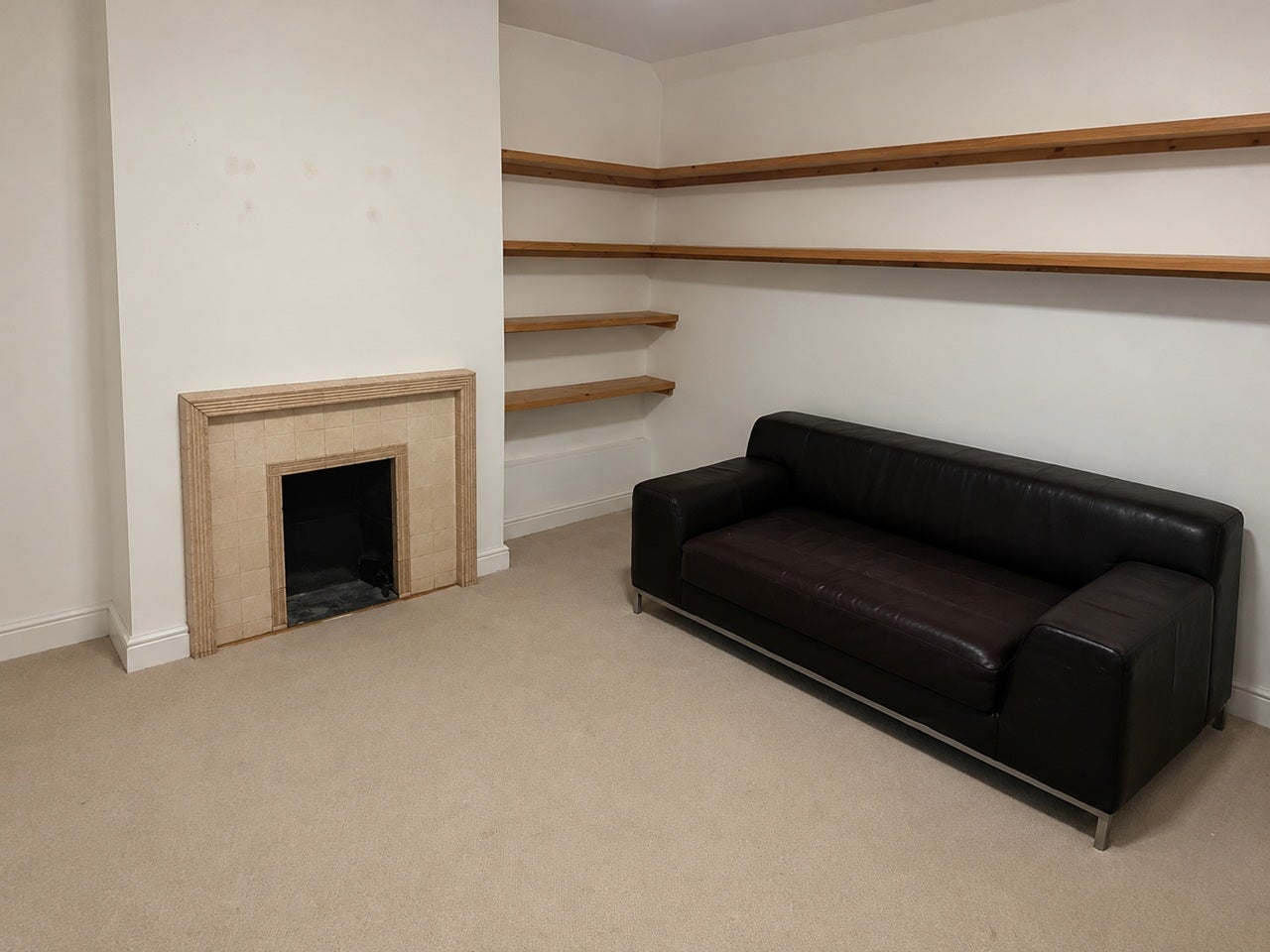 Flat Acacia Grove in Greater London