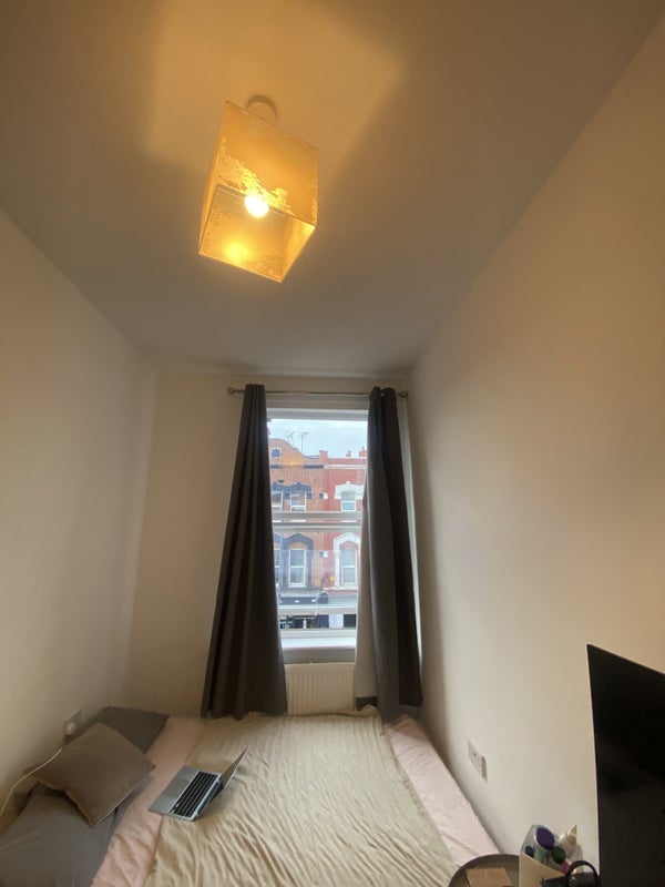 Room Willesden Lane in Greater London