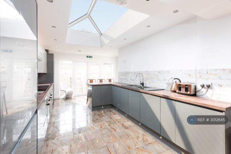 Room Ringmer Drive in Brighton