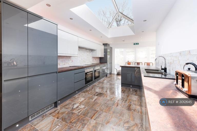 Room Ringmer Drive in Brighton
