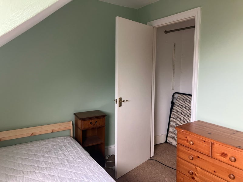 Room Clouds Hill Road in Bristol