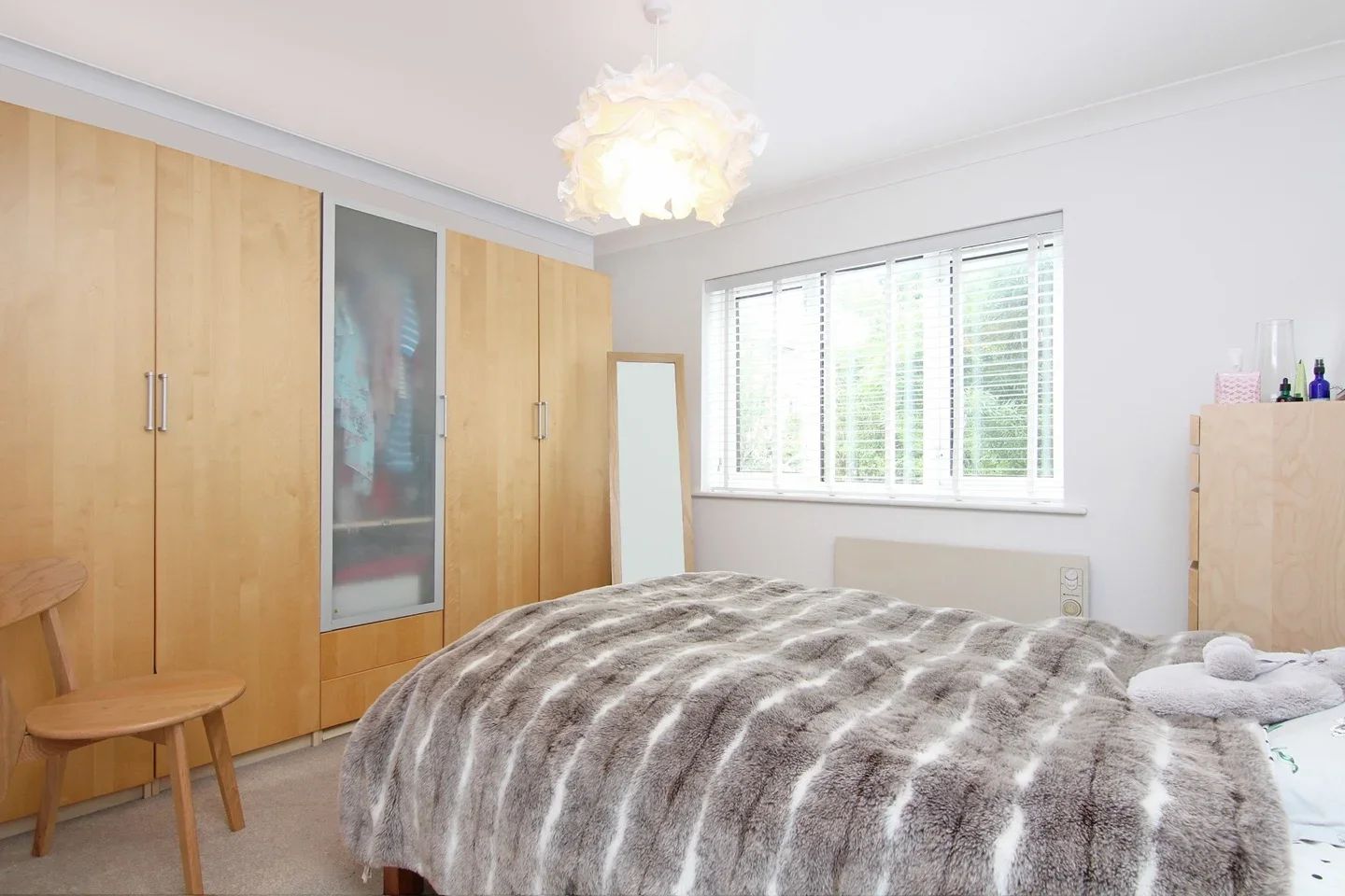 Flat Varsity Drive in Greater London