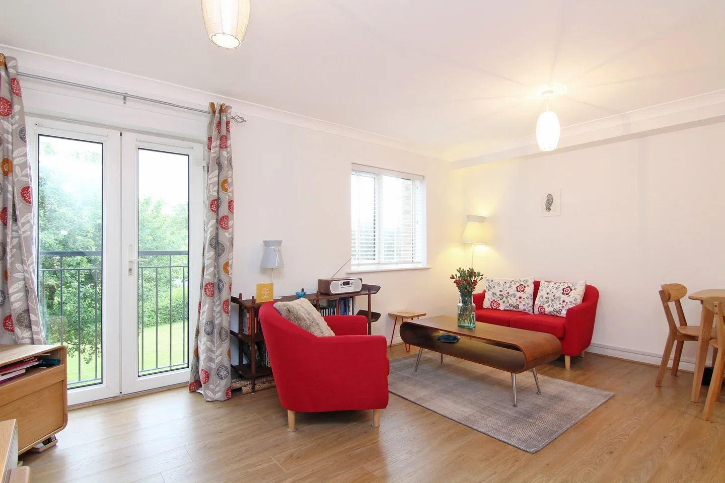Flat Varsity Drive in Greater London