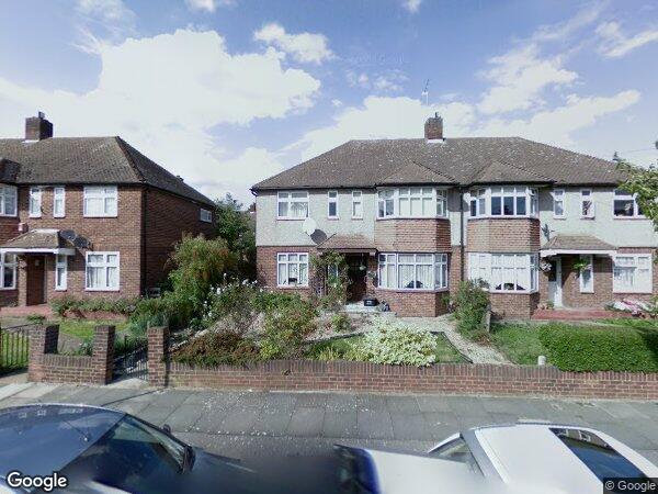 Flat Caernarvon Drive in Greater London