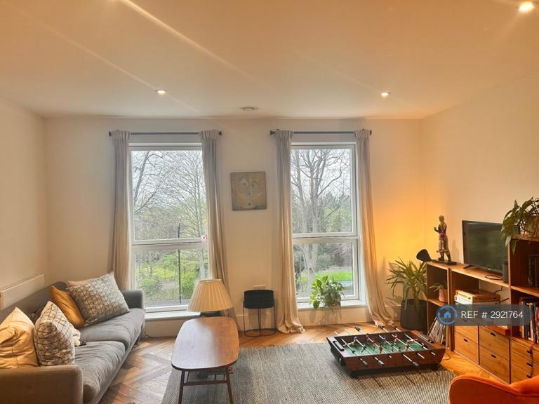 Flat Forsyte Crescent in Greater London