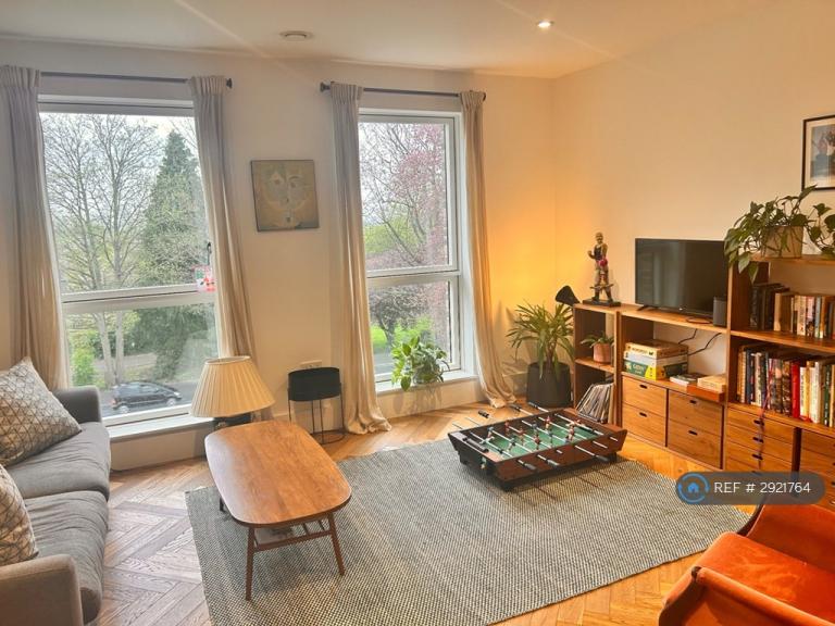 Flat Forsyte Crescent in Greater London