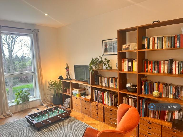 Flat Forsyte Crescent in Greater London